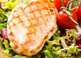 Koliko kalorij imajo kuhane, pečene ali jušne piščančje prsi?